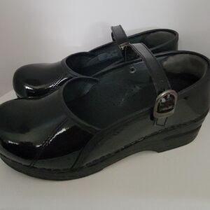 Dansko Black Patent Leather Marcelle Clogs Womens 37 Us Nursing Work Shoes